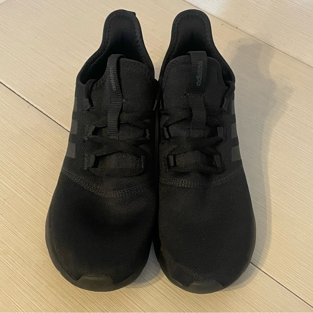 Black Adidas cloud foam 2.0